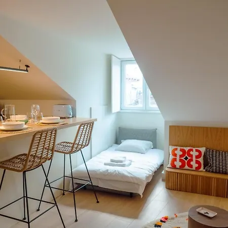 Chic 1br Duplex W/ac Santa Catarina | By Airnest * ליסבון