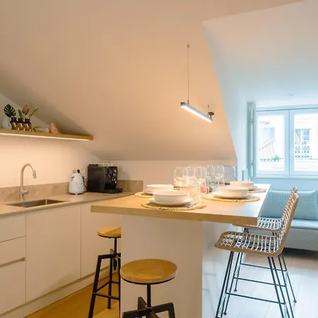 아파트 Chic 1br Duplex W/ac Santa Catarina | By Airnest 리스본