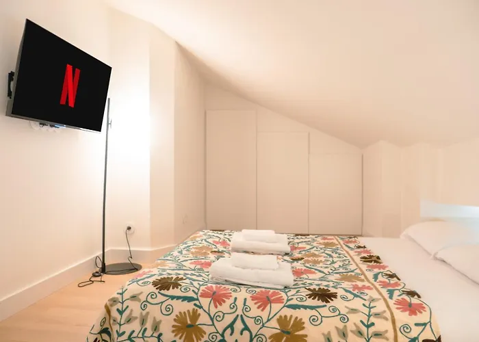 شقة Chic 1br Duplex W/ac Santa Catarina | By Airnest Lisboa