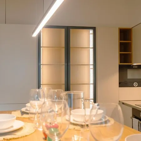 Chic 1br Duplex W/ac Santa Catarina | By Airnest Лиссабон